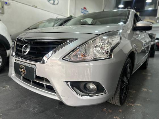 NISSAN VERSA 1.6 16V FLEXSTART UNIQUE 4P XTRONIC NISSAN VERSA 1.6 16V FLEXSTART UNIQUE 4P XTRONIC